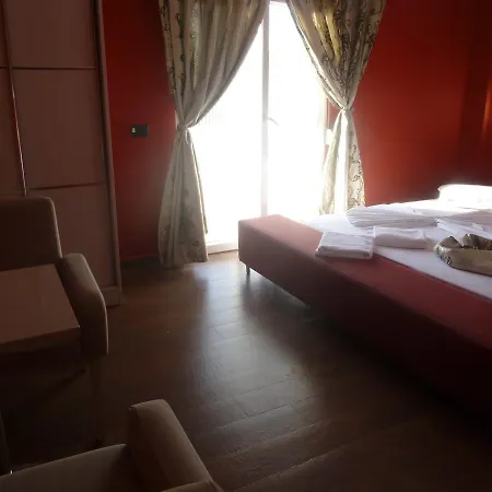Red Apple Hotel