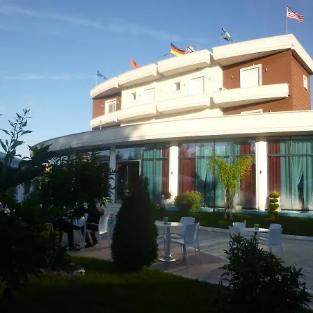 Red Apple Hotel 3*