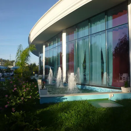 Red Apple Hotel